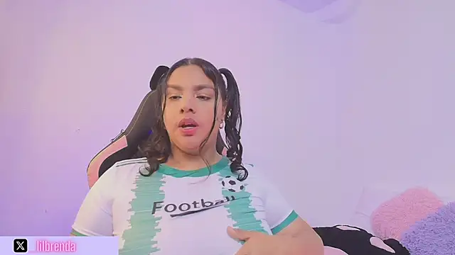 Snapshot of Brenda__gomez chatting on 10-22-25, 02:28 Brenda gomez online show from 10-22-25, 02:28