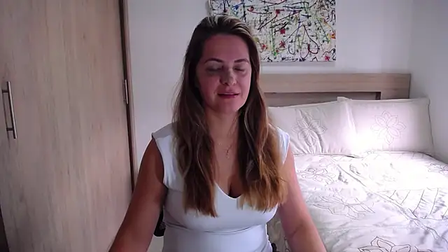 ParisW online show from 03-18-25, 04:37