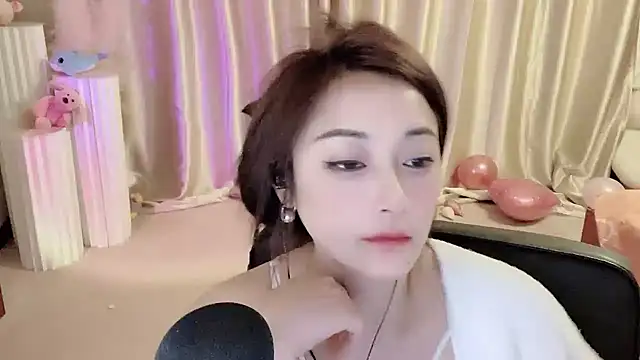 Snapshot of Daisy-77 chatting on 01-17-25, 09:17 Daisy-77 online show from 01-17-25, 09:17