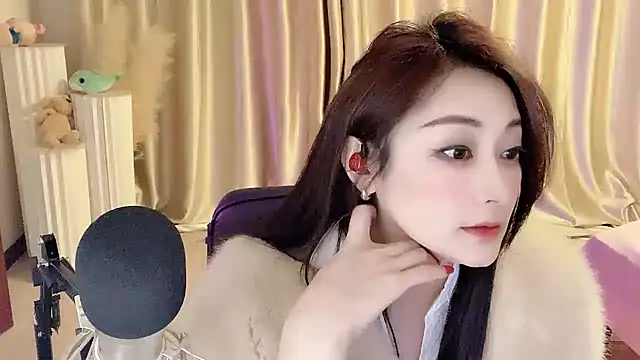 Snapshot of Daisy-77 chatting on 02-23-25, 11:58 Daisy-77 online show from 02-23-25, 11:58