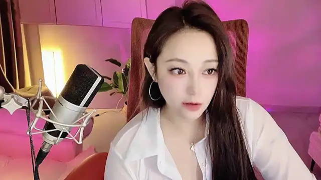 Snapshot of Daisy-77 chatting on 09-27-25, 10:20 Daisy-77 online show from 09-27-25, 10:20