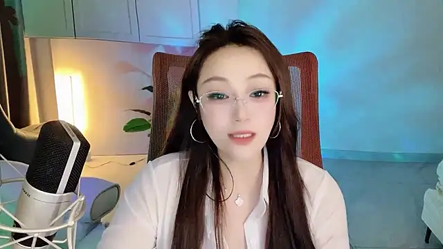 Snapshot of Daisy-77 chatting on 09-28-25, 12:54 Daisy-77 online show from 09-28-25, 12:54