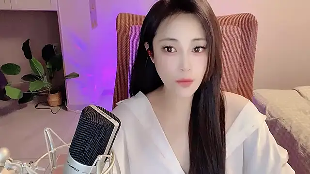 Daisy-77 online show from 11-19-25, 03:12