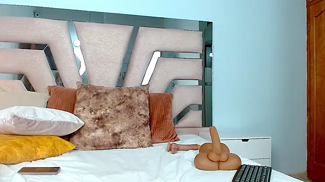 Snapshot of cintia_hills chatting on 01-09-25, 10:20 cintia hills online show from 01-09-25, 10:20