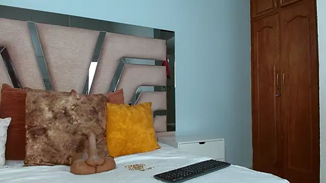 Snapshot of cintia_hills chatting on 02-11-25, 03:50 cintia hills online show from 02-11-25, 03:50