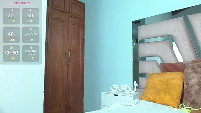 Snapshot of cintia_hills chatting on 03-13-25, 07:20 cintia hills online show from 03-13-25, 07:20