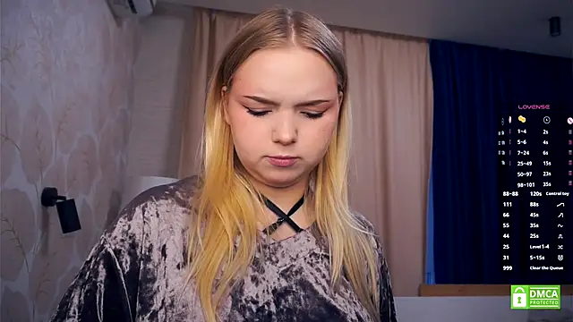 ZaraCreedon online show from 11-17-25, 05:02