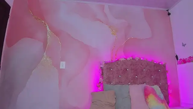 Snapshot of Daisy__rose chatting on 01-08-25, 03:08 Daisy rose online show from 01-08-25, 03:08