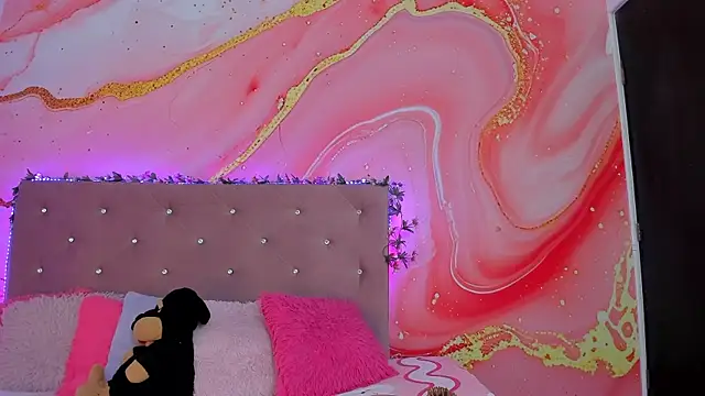 Snapshot of Daisy__rose chatting on 02-14-25, 11:10 Daisy rose online show from 02-14-25, 11:10