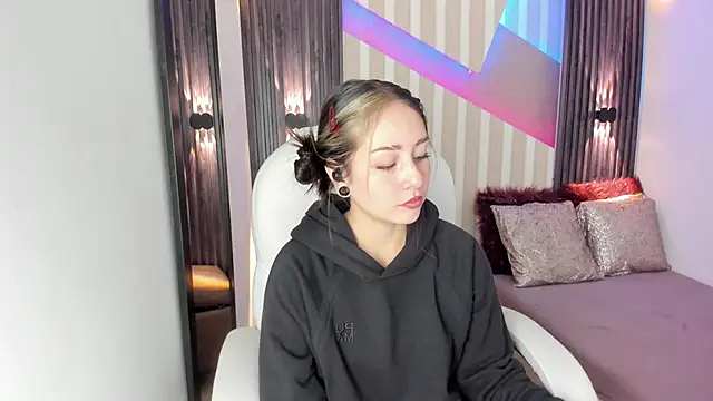 emily layton online show from 10-02-25, 02:35