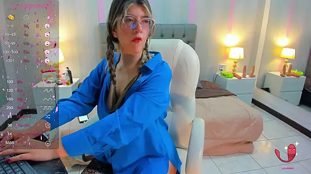 Snapshot of SEXMILLA_ chatting on 02-17-25, 09:19 SEXMILLA online show from 02-17-25, 09:19