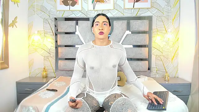 Snapshot of Alison_Chan_ chatting on 06-12-26, 10:41 Alison Chan online show from 06-12-26, 10:41