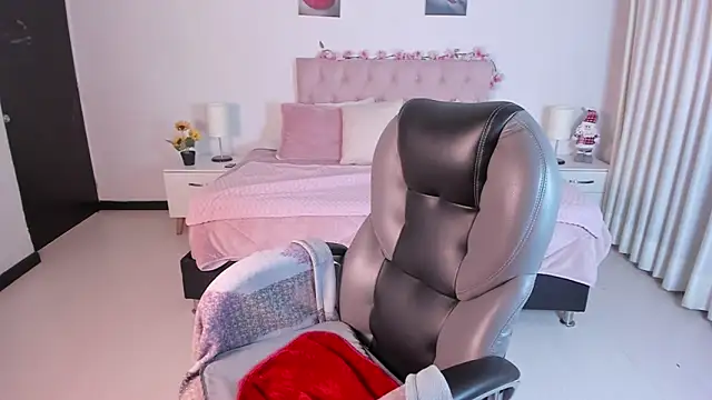 Snapshot of _Abby_23_ chatting on 12-11-24, 10:25 Abby 23 online show from 12-11-24, 10:25