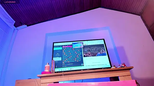 Snapshot of _Abby_23_ chatting on 11-12-25, 01:44 Abby 23 online show from 11-12-25, 01:44