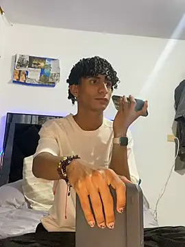 Snapshot of derreck_models chatting on 02-12-26, 03:12 derreck models online show from 02-12-26, 03:12