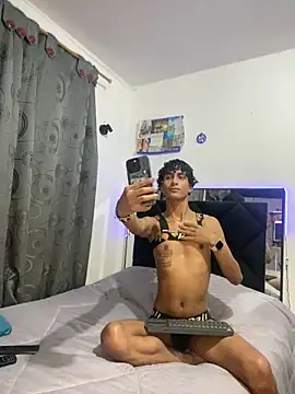 Snapshot of derreck_models chatting on 02-13-26, 02:40 derreck models online show from 02-13-26, 02:40