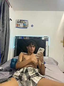 Snapshot of derreck_models chatting on 03-06-26, 03:25 derreck models online show from 03-06-26, 03:25