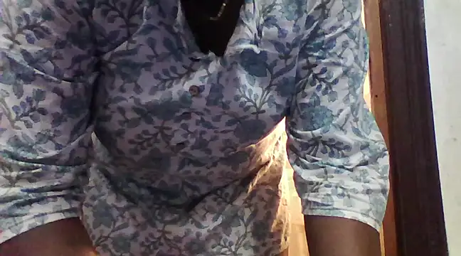 Snapshot of expression_queen chatting on 12-14-24, 06:30 expression queen online show from 12-14-24, 06:30