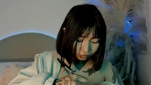 Evangeline bell online show from 10-12-25, 04:33