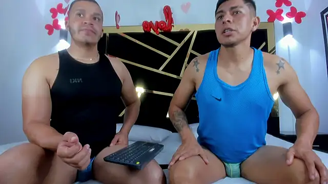 Snapshot of AndyandFran chatting on 03-01-25, 03:43 AndyandFran online show from 03-01-25, 03:43