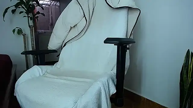 diamond black00 online show from 03-07-25, 10:43