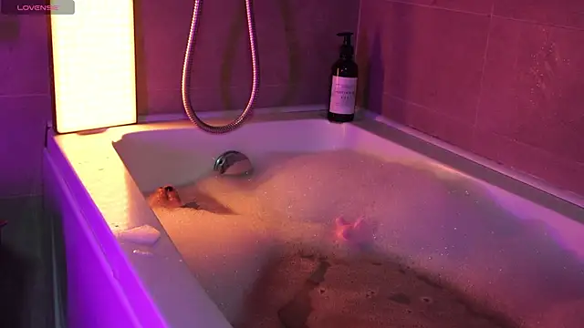 Snapshot of Yourlittledemon chatting on 12-27-24, 07:24 Yourlittledemon online show from 12-27-24, 07:24