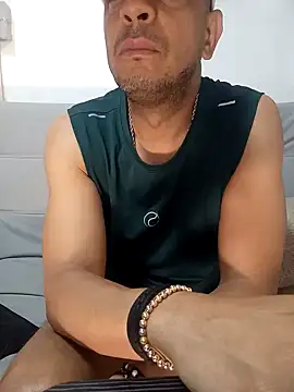 latinmartin73 online show from 02-01-25, 03:39