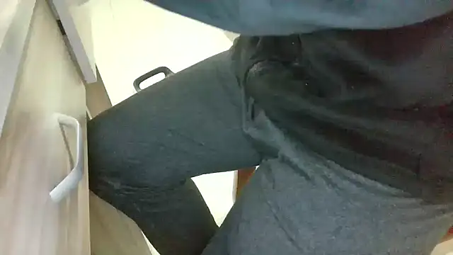 Snapshot of huzi518 chatting on 03-17-25, 01:29 huzi518 online show from 03-17-25, 01:29