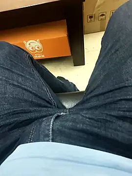 Snapshot of huzi518 chatting on 09-15-25, 06:13 huzi518 online show from 09-15-25, 06:13