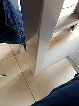 Snapshot of huzi518 chatting on 10-31-25, 12:55 huzi518 online show from 10-31-25, 12:55