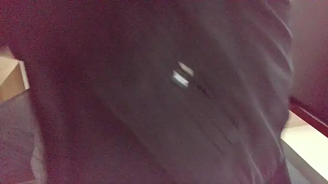 Snapshot of huzi518 chatting on 10-31-25, 10:44 huzi518 online show from 10-31-25, 10:44