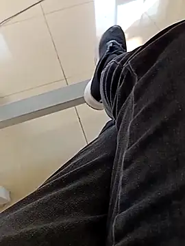 Snapshot of huzi518 chatting on 11-13-25, 07:51 huzi518 online show from 11-13-25, 07:51