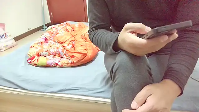 Snapshot of huzi518 chatting on 12-17-25, 03:51 huzi518 online show from 12-17-25, 03:51