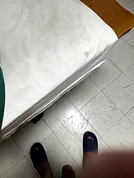 Snapshot of huzi518 chatting on 02-08-26, 08:45 huzi518 online show from 02-08-26, 08:45