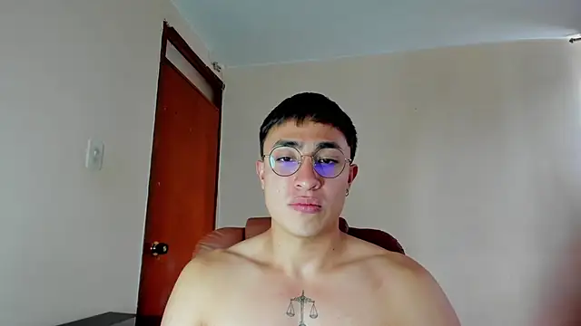 Leoknight online show from 02-08-25, 06:55