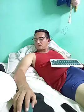 Andresguz35 online show from 03-10-26, 04:06