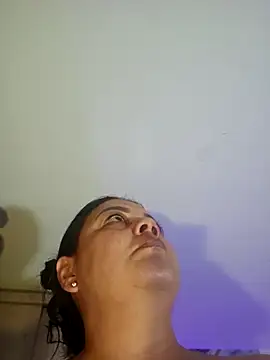 zandra milf  online show from 04-22-26, 11:45