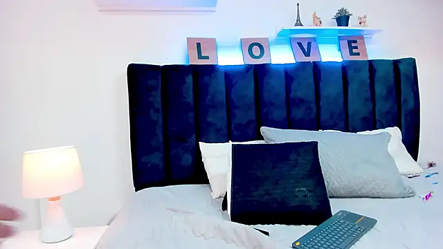 Mia brunette26 online show from 12-17-24, 08:34