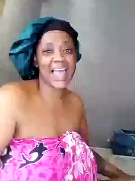 Snapshot of QueenOFthroat chatting on 01-25-25, 08:21 QueenOFthroat online show from 01-25-25, 08:21