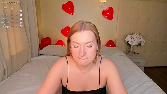 Snapshot of Emma__Leee chatting on 02-18-25, 04:04 Emma Leee online show from 02-18-25, 04:04