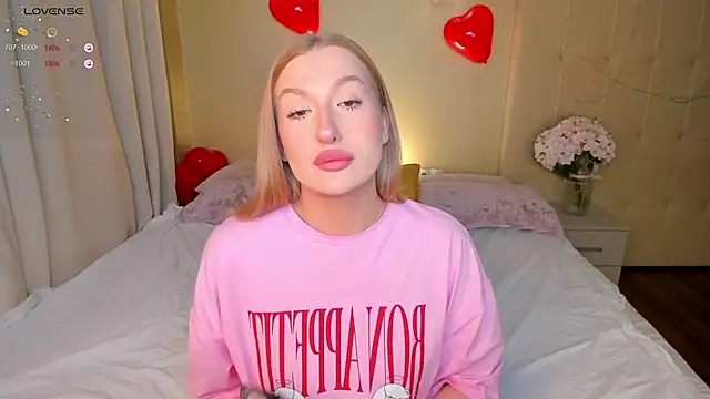 Snapshot of Emma__Leee chatting on 02-20-25, 01:03 Emma Leee online show from 02-20-25, 01:03