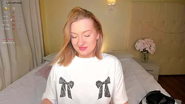 Snapshot of Emma__Leee chatting on 02-24-25, 01:02 Emma Leee online show from 02-24-25, 01:02