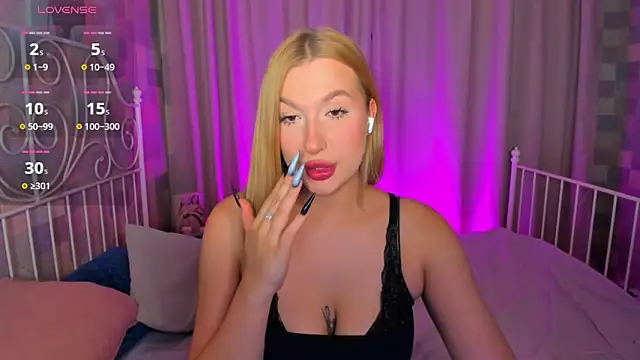 Snapshot of Emma__Leee chatting on 11-07-25, 12:54 Emma Leee online show from 11-07-25, 12:54