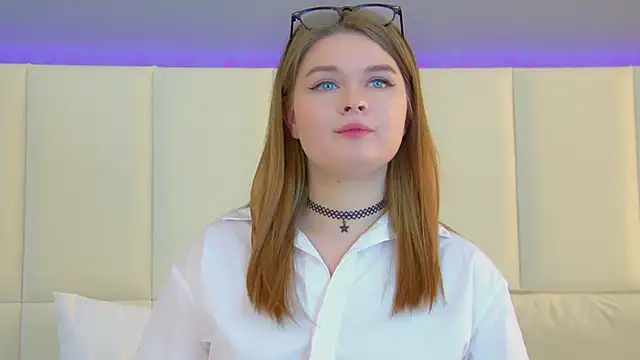 CrystalLyons online show from 03-18-25, 09:31