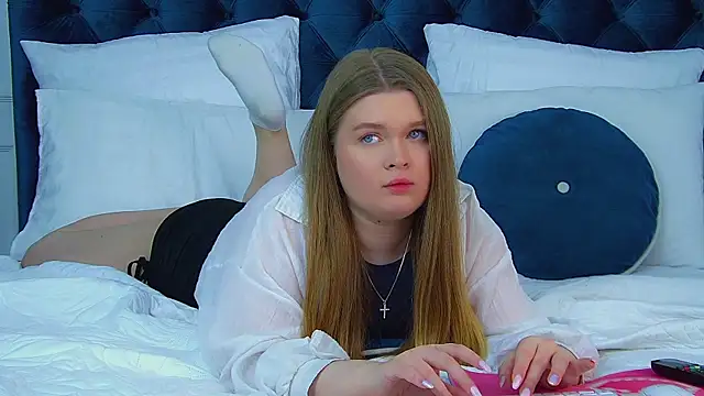 CrystalLyons online show from 04-28-26, 02:27