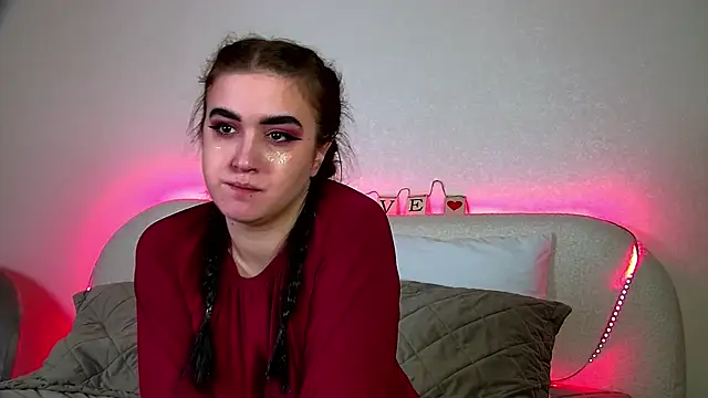 ChristinaMilton online show from 02-17-25, 09:41