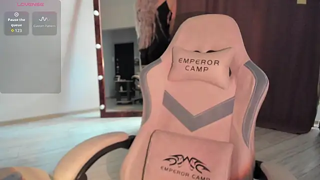 Lana Younes online show from 11-24-25, 10:48