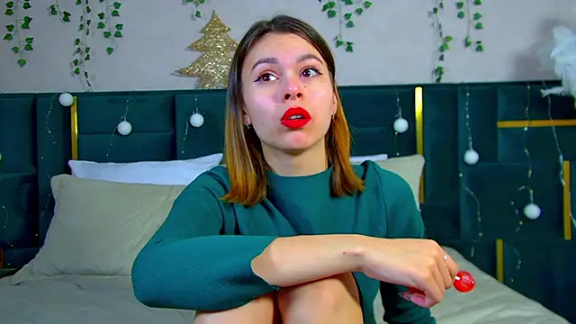 Snapshot of PollyLanders chatting on 12-26-24, 04:10 PollyLanders online show from 12-26-24, 04:10