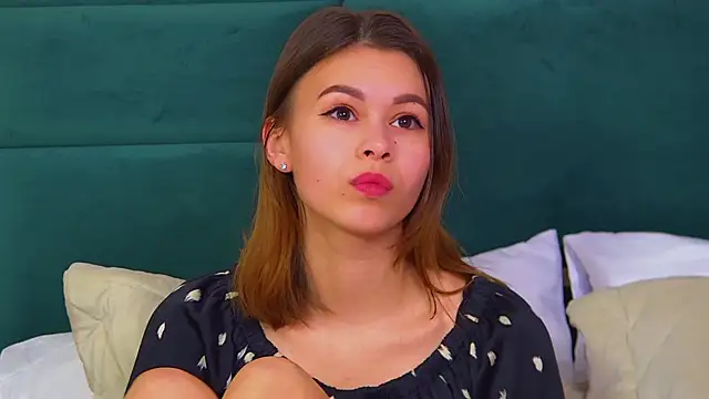 Snapshot of PollyLanders chatting on 02-19-25, 03:27 PollyLanders online show from 02-19-25, 03:27