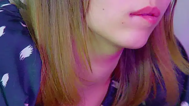 Snapshot of PollyLanders chatting on 03-18-25, 03:42 PollyLanders online show from 03-18-25, 03:42